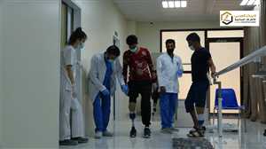 جرحى تعز يتلقون العلاج في المركز العربي بصلالة العُمانية رغم العراقيل