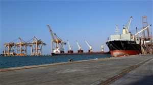 الحكومة تسمح بدخول سفن محملة بالمشتقات النفطية إلى ميناء الحديدة
