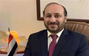 وزير الاتصالات يبحث مع "عرب سات" تقديم خدمات الانترنت عبر الستالايت