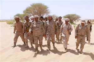 رئيس الأركان يدعو أبناء الشعب اليمني إلى الالتفاف والدعم والمساندة للجيش الوطني في معركته ضد مليشيا الحوثي
