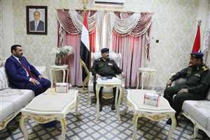 وزير الداخلية يناقش مع محافظ سقطرى الأوضاع الأمنية بالمحافظة