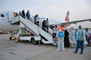 وصول الدفعة الثانية من اليمنيين العالقين في الهند إلى عدن
