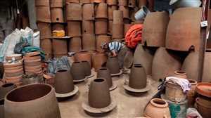 صناعة الفخار.. حرفة تراثية يمنية تقاوم الاندثار