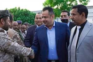 رئيس الحكومة بعد وصوله شبوة: المعركة مع الحوثيين مصيرية لكل اليمنيين