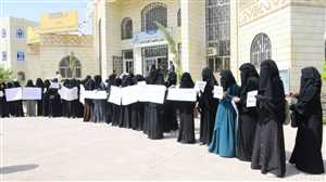 طالبات جامعة إقليم سبأ ينددن بصمت المجتمع الدولي على حصار الحوثيين للعبدية