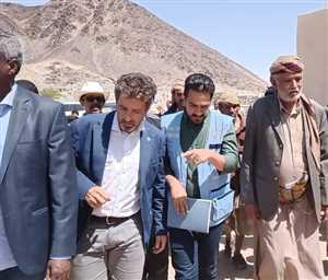 منسق الشؤون الإنسانية خلال زيارته يطلع على حجم المعاناة والأضرار الناجمة عن قصف الحوثي للمدنيين في الجوبة .