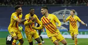 برشلونة يفوز على مضيفه ريال مدريد برباعية في الدوري الاسباني.