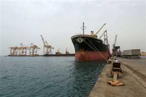 الحكومة:مليشيا الحوثي نهبت 70مليار و عائدات سفن الوقود التي وصلت عبر الحديدة تكفي لدفع رواتب الموظفين في مناطق الحوثي