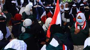 وقفة احتجاجية لطالبات في مارب للتنديد بجرائم الحوثي بحق الأطفال