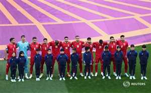 لاعبو المنتخب  الإيراني يرفضون ترديد النشيد الوطني.