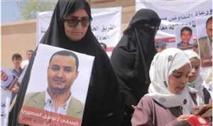 إسرة الصحفي المختطف  المنصوري..تعرض توفيق لكسر في جمجمته وحملت الحوثي عبدالقادر المرتضي المسؤولية.