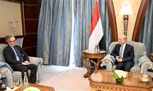 رئيس مجلس القيادة الرئاسي يرحب بالمساعي الحميدة لانهاء الحرب في اليمن.