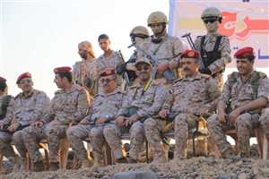 الفريق بن عزيز :القوات المسلحة على أهبة الاستعداد للقضاء على العصابات الارهابية الحوثية