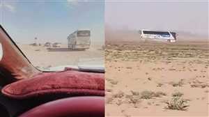 الجوف..إصابة مدنيين اثنين في استهداف مليشيا الحوثي لحافلة نقل جماعي على الطريق الصحراوي بالمحافظة.