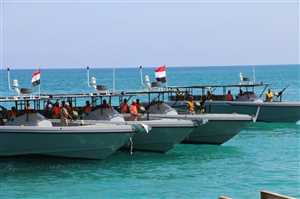 خفر السواحل اليمنية تفند روايةعمليات التجارة البحرية البريطانية وتؤكد استشهاد جندي وإصابة اثنين آخرين.