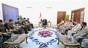 الرئيس العليمي يستقبل في عدن وفد عسكري مصري رفيع المستوى.