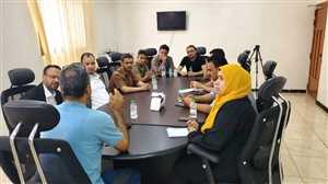 الصحفيون المحررون من سجون مليشيا الحوثي يُدلون بشهاداتهم للجنة الوطنية للتحقيق في الانتهاكات.