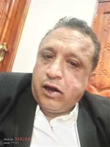عصابة مسلحة تعتدي على الصحفي "الصمدي" بعد أن صادرت مليشيا الحوثي اذاعته.