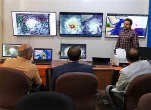 محافظ حضرموت يتابع تطور إعصار تيج و مركز الإنذار المبكر  ينبه بتطور إعصار تيج ويطالب بأخذ الحيطة.
