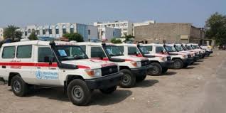 الصحة العالمية تسلم القطاع الصحي بشبوة 8 سيارات اسعاف