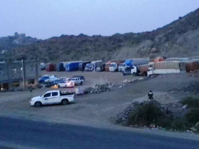 «منفذ عفار».. المصيدة الحوثية التي التهمت أموال التجّار وضاعفت معاناة اليمنيين