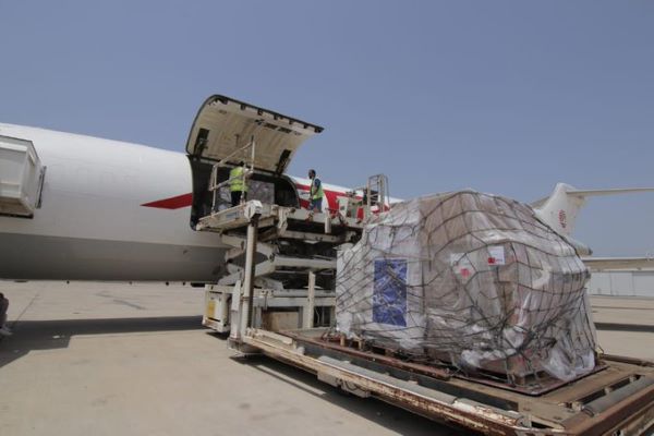 الاتحاد الأوروبي يعلن عن تقديم 220 طنا من المواد الأساسية والطبية لليمن