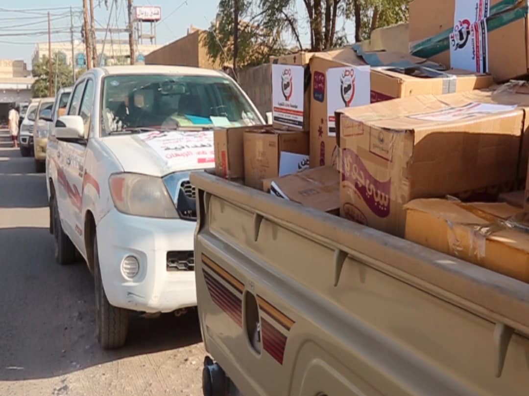 الباكري يدشن مشروع (شاركني سقيا النازحين) بمخيمات مأرب