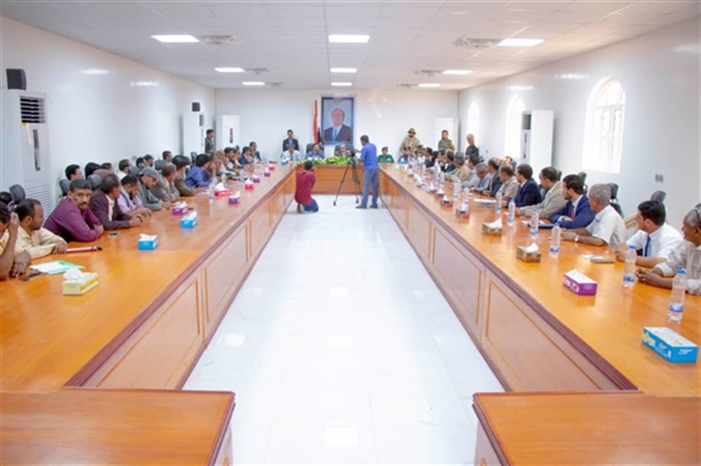 نائب رئيس الحكومة يشيد بجهود السلطة المحلية بشبوة في التنمية والاستقرار الأمني