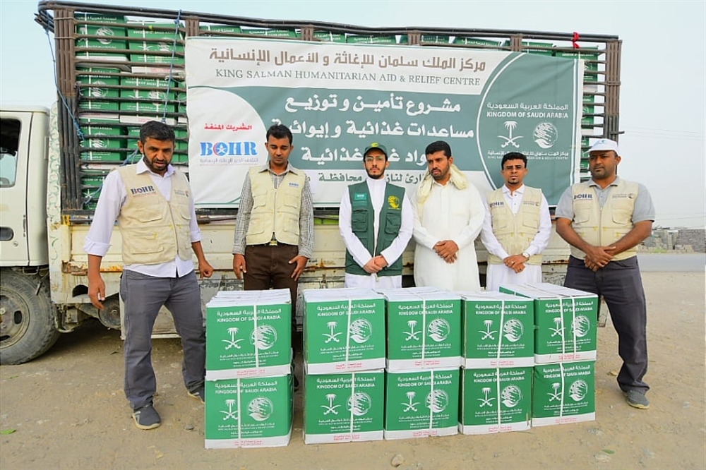 مركز الملك سلمان يقدم مساعدات غذائية لـ1584 أسرة نازحة بمأرب