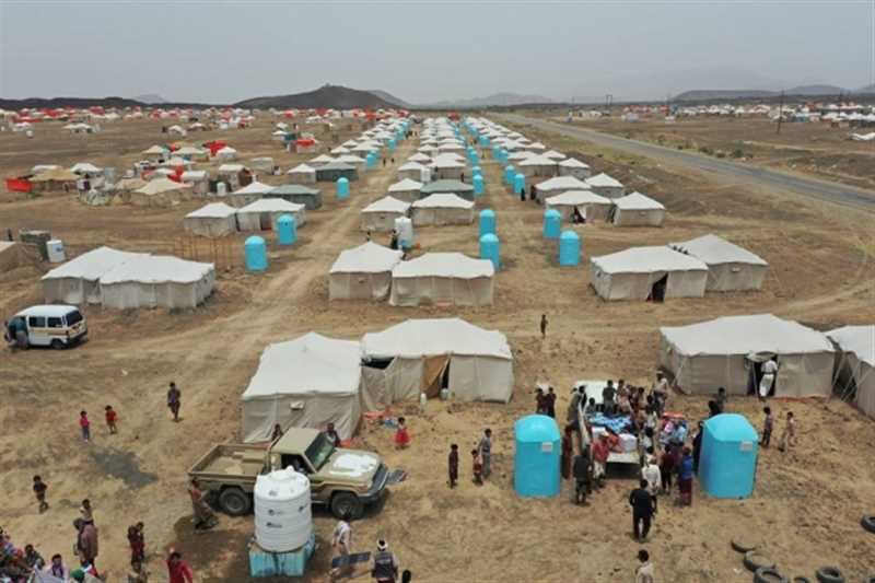 السلطة المحلية بالجوف تناقش أوضاع النازحين والقضايا الأمنية والخدمية