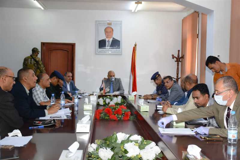 إصابة 5 مواطنين بانفجار عبوة ناسفة في أحد الأسواق الشعبية بمحافظة تعز