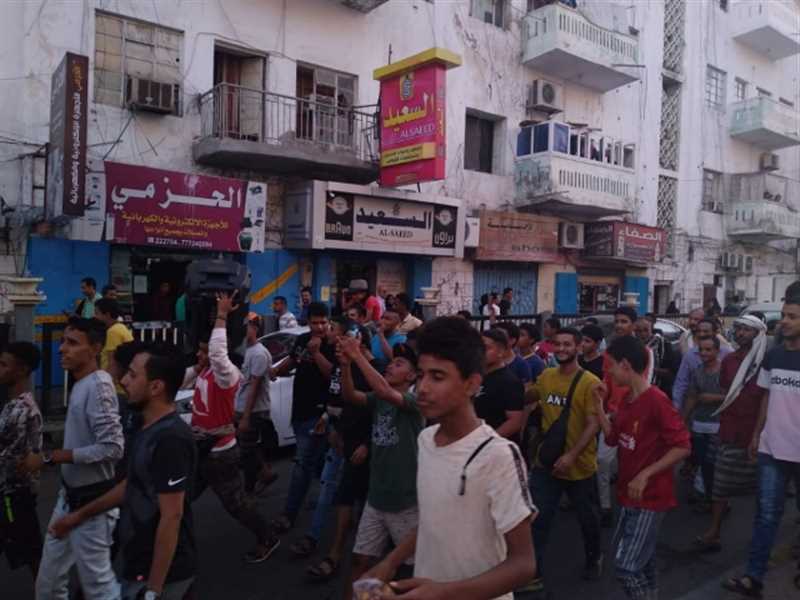 عدن: تظاهرة في المعلا تنديدًا بموقف ماكرون ضد الإسلام وأخرى ستخرج الليلة في المنصورة