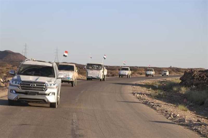 السلطة المحلية بمدينة مأرب تسيّر قافلة دعم لقوات الجيش المرابطة في الجبهة الشمالية