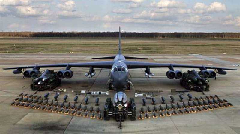 قاذفات القنابل الأمريكية B-52H في الشرق الأوسط بمهمة طويلة ومفاجئة.. قرع لطبول الحرب أم استعراضٌ للعضلات قبل الرحيل؟