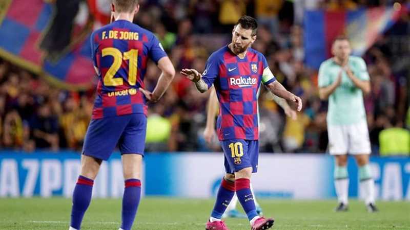 بعد الأداء الكارثي.. أزمة جديدة تعصف بنادي برشلونة