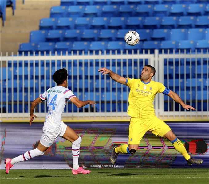 بالصور: تصرف غريب من نجم النصر السعودي خلال مباراة أبها يثير دهشة الجميع