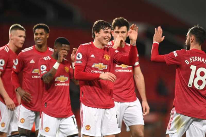 الدوري الإنجليزي: مانشستر يونايتد يكتسح ليدز وليستر سيتي يعمق جراح توتنهام