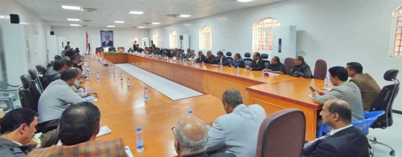 محافظ شبوة يعلن قرب تشغيل قطاع "جنة" النفطي