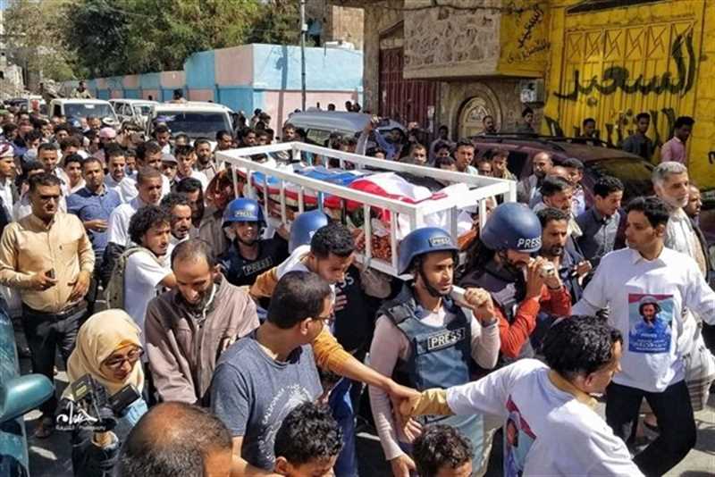 تشييع جثمان الصحفي أديب الجناني بتعز