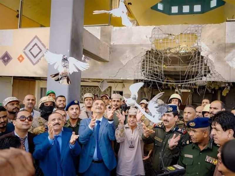 وزير الداخلية ومحافظ عدن يدشنان إعادة تشغيل مطار عدن