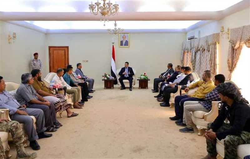 الحكومة تتعهد بالقصاص لضحايا هجوم مطار عدن