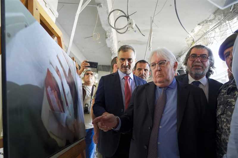 غريفيث يصل عدن ويطلع على آثار الهجوم الإرهابي على المطار