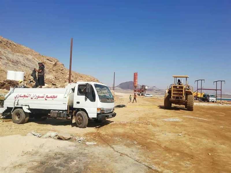 وصول أول باخرة وقود إلى ميناء قنا النفطي التجاري في شبوة