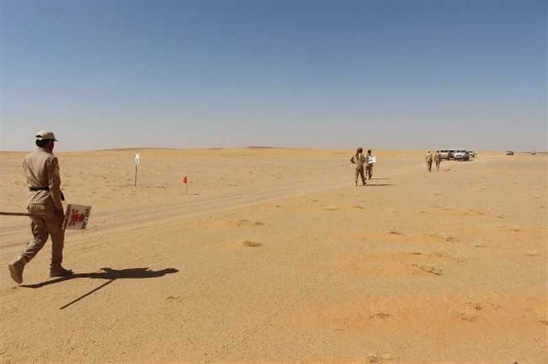 الجوف: تفكيك حقول ألغام زرعتها مليشيا الحوثي الإرهابية في الطرق العامة