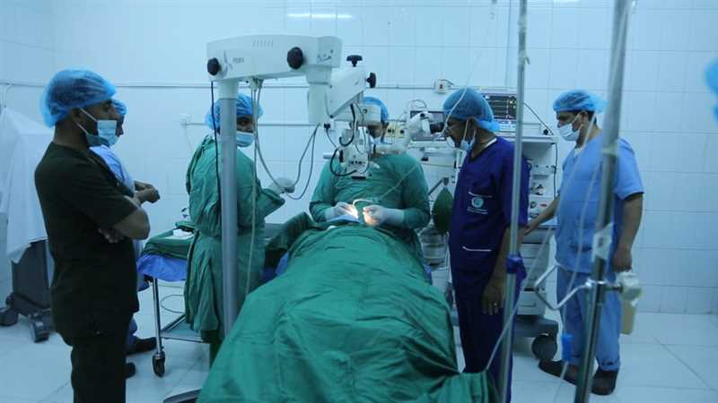 اجراء 10 عمليات زراعة قرنية وخلايا جذعية بمستشفى مأرب