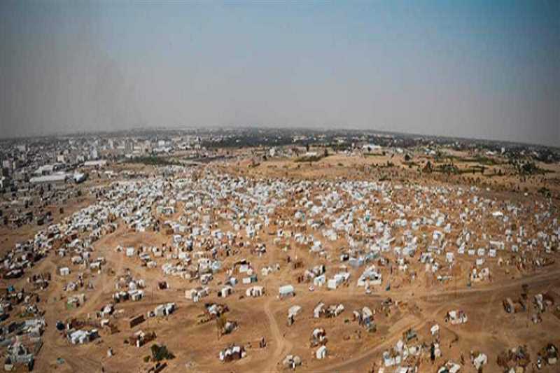 بتمويل كويتي.. تدشين مشروع توفير مياه شرب نقية لـ 13 مخيمًا للنازحين بمأرب