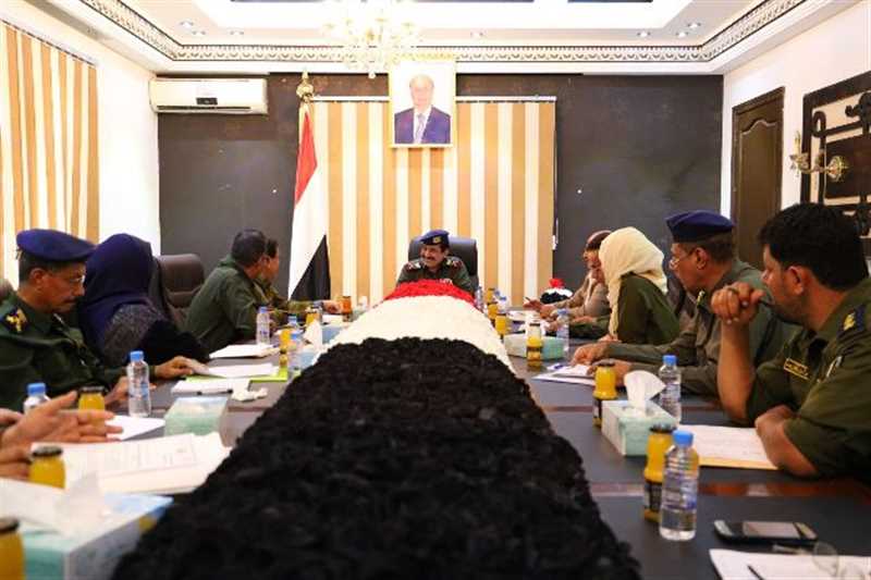 وزير الداخلية يؤكد على أهمية توحيد الجهود الأمنية والعمل بروح الفريق الواحد