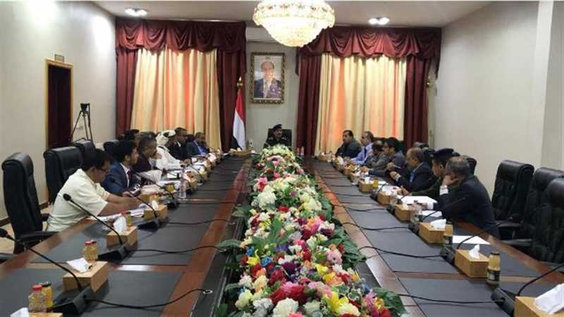 لجنة وزارية تقر مصفوفة احتياجات محافظة مأرب وفي مقدمتها الاحتياجات العسكرية