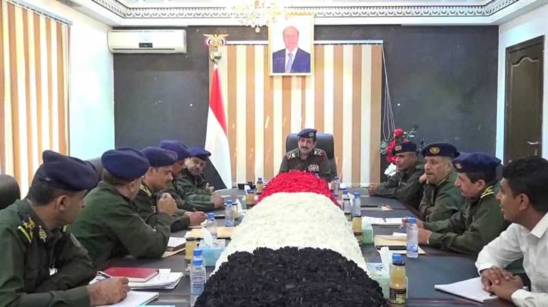 وزير الداخلية يترأس اجتماعا لمناقشة تفعيل الهيكل التنظيمي وإعداد مصفوفة البيانات للوزارة