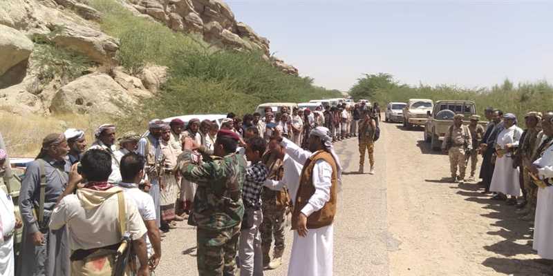 أبناء حريب يدعمون الجيش الوطني والمقاومة الشعبية بقافلة غذائية